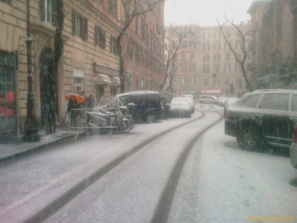 It also snows in Rome, Italy