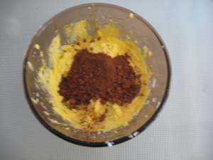 Italian recipe - Caprese Step 3: Add cocoa powder 
