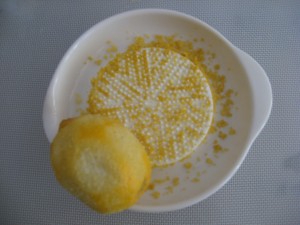 Italian recipe - Caprese Step 5: Grate the lemon rind
