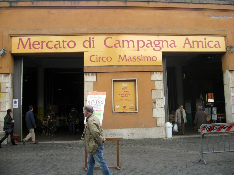 Market in Rome near Circo Massimo - BrowsingRome