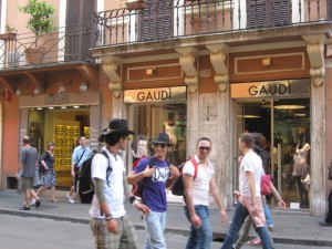 Rome shopping - Walking along Via del Corso