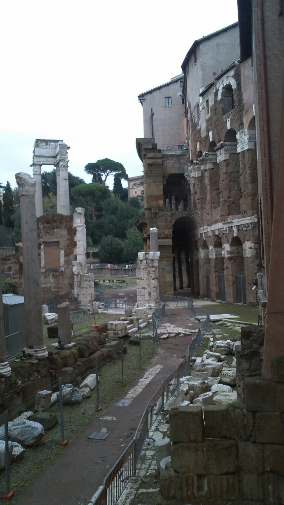 Attraction in Rome: Teatro Marcello - Columns