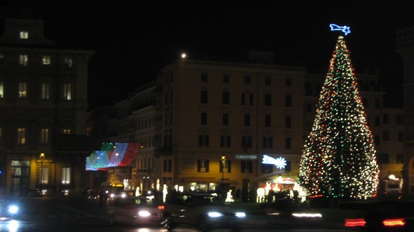 BR Briefs: Christmas Tree in Piazza Venezia