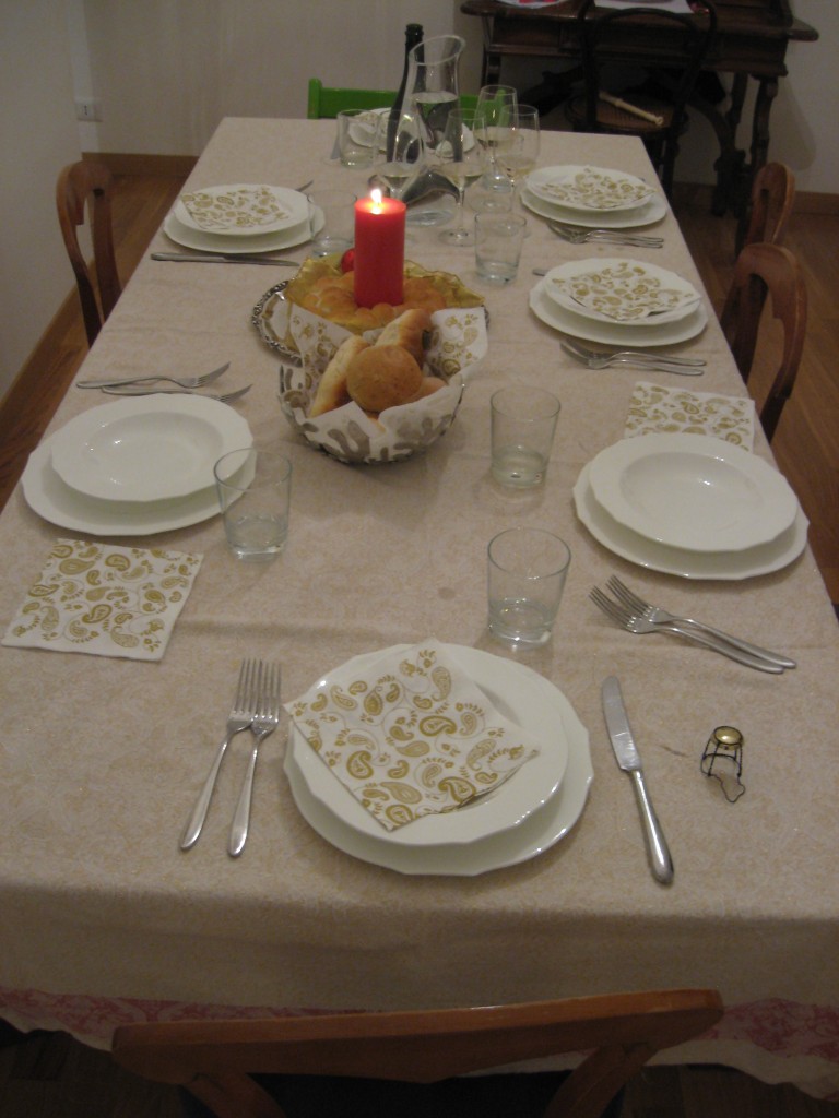 Christmas in Rome: Simple Table Setting