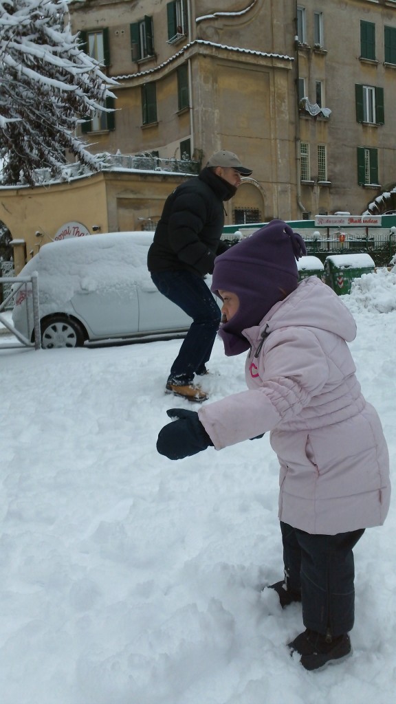 Snow in Rome 2012: Adults and Children