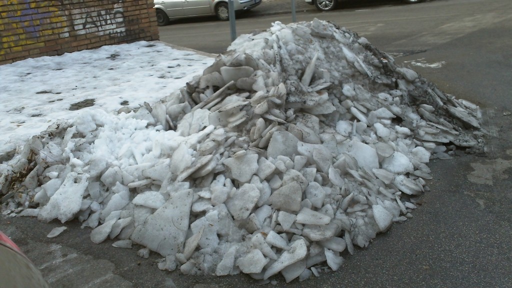 More Snow in Rome: Cleaning Up