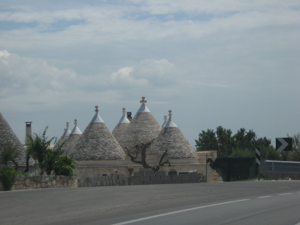 Staying in a trullo in Puglia - On the way to Cisternino