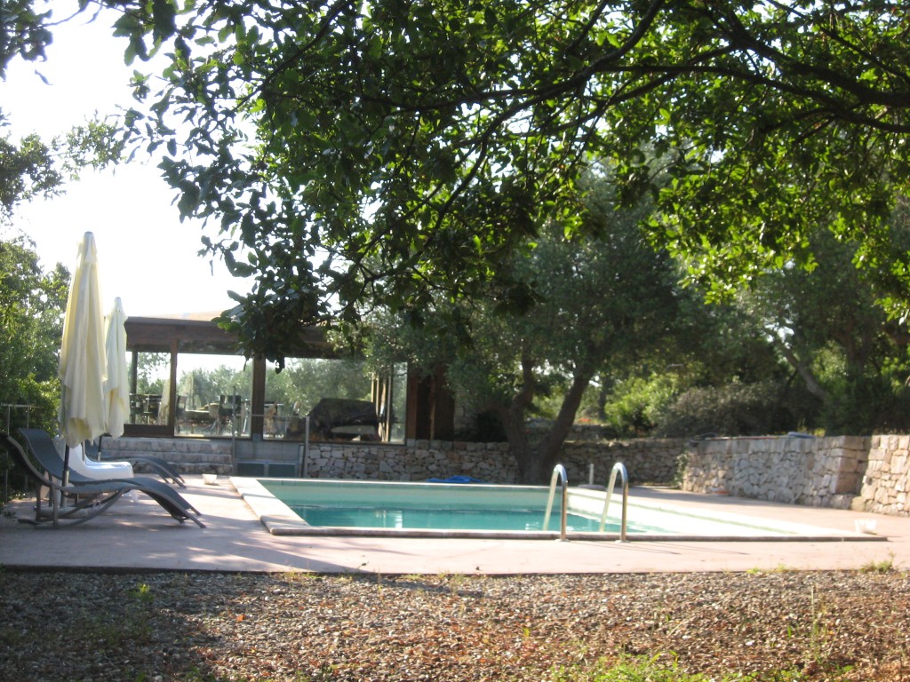 Staying in a trullo in Puglia - Swimming Pool 