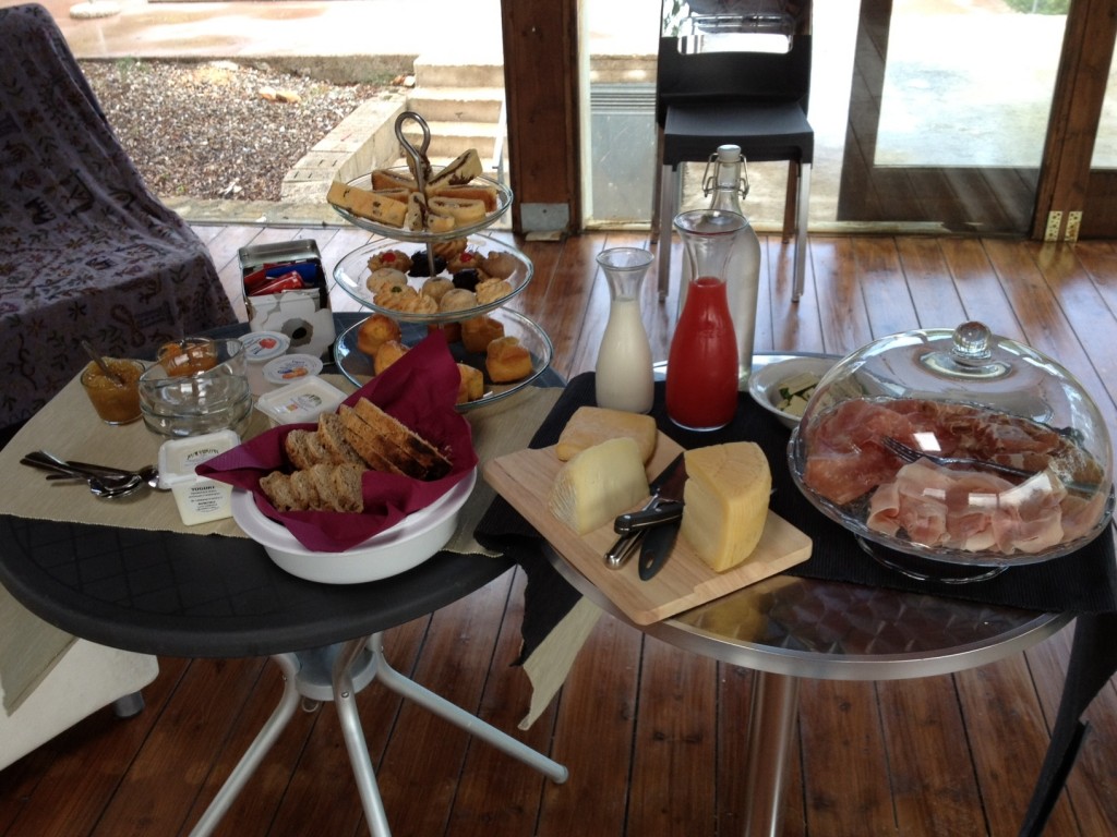 Staying in a trullo in Puglia - Breakfast spread