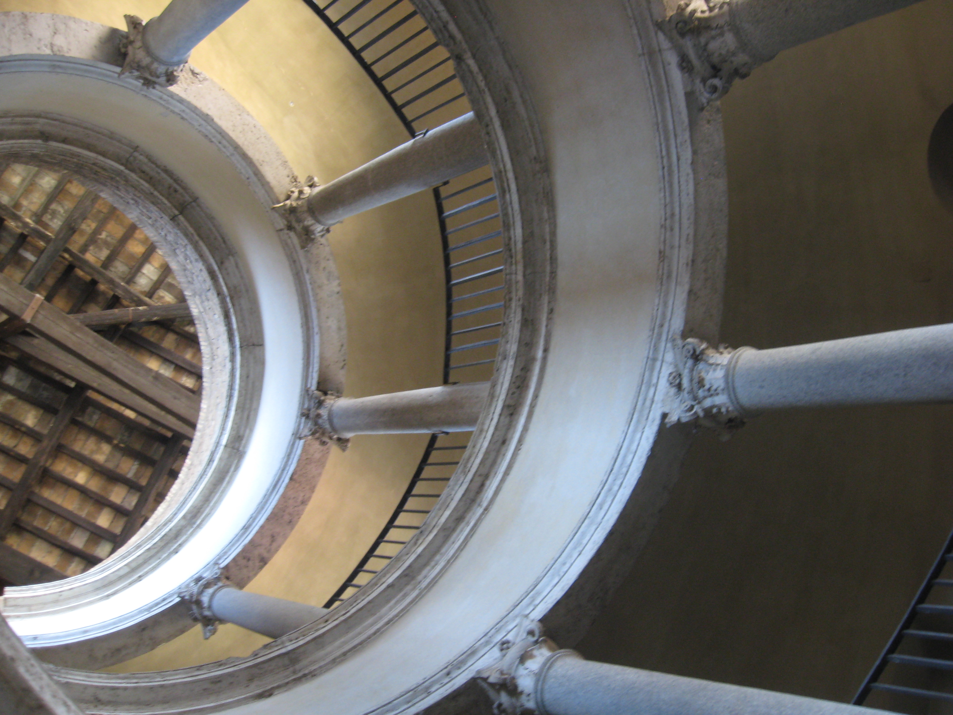 vatican_sistine_chapel_bramante_staircase_1