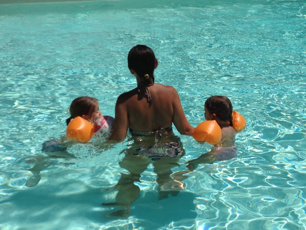 Todi - Hotel Bramante - Girls in the pool