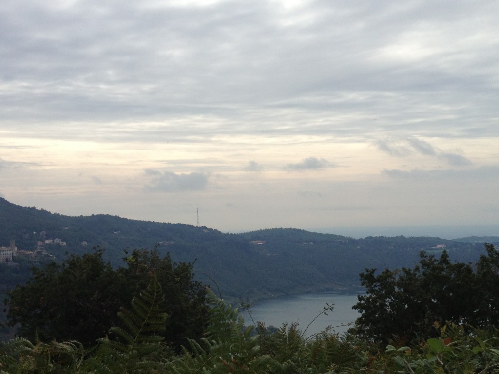 Day trip from Rome: Hiking aroung Lake Nemi - Glimpse of the Lake