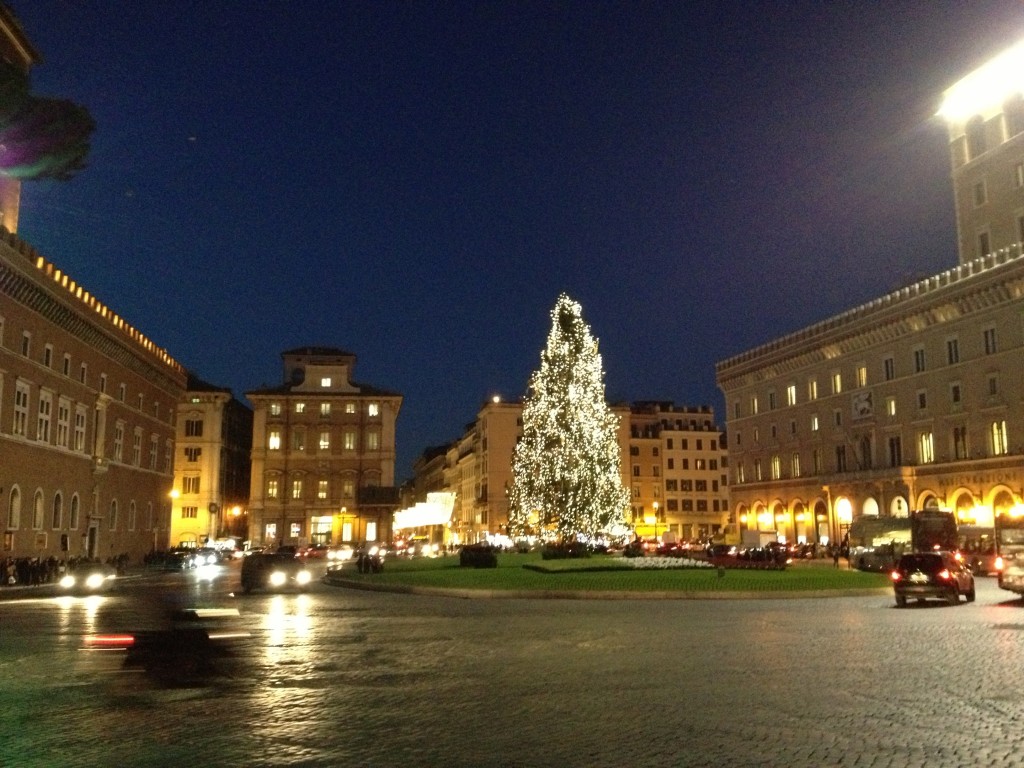 Happy Holidays in Rome, Italy _ Piazza Venezia