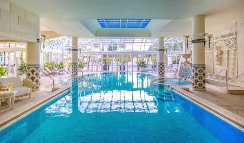 Splendid indoor pool at Rome Cavalieri | Photo credit: Rome Cavalieri | BrowsingRome.com