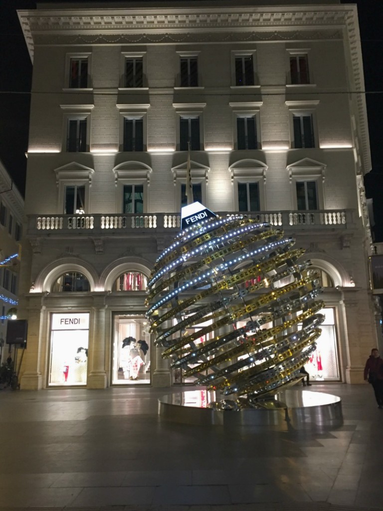 Fendi building in Rome during the holidays | BrowsingRome.com