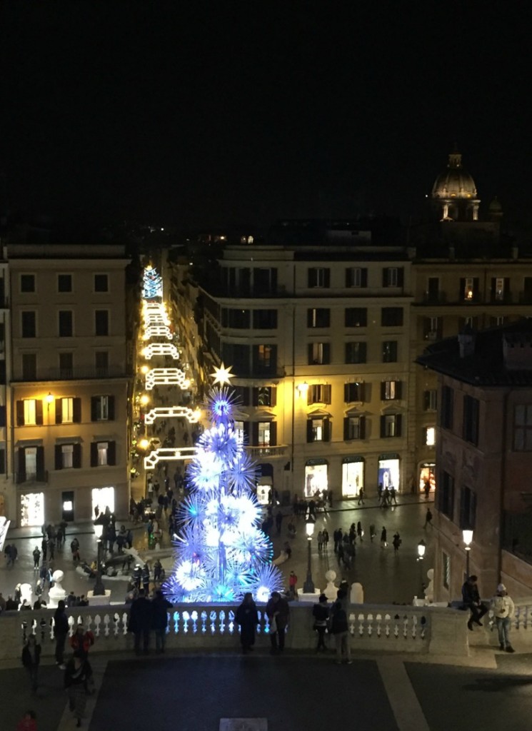 Spanish Steps in Rome during the holidays | BrowsingRome.com