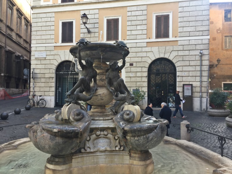 Winter in Rome: Fontana delle Tartarughe in Piazza Mattei | BrowsingRome.com